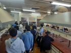 بازدید دانش آموزای از آزمایشگاه های پردیس علوم پایه